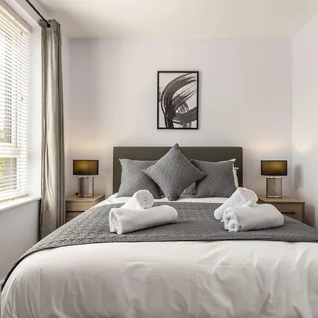 Fabulous 1 Bedroom In Apartment