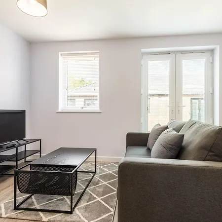 Fabulous 1 Bedroom In *