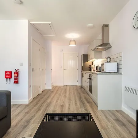 Fabulous 1 Bedroom In Apartment